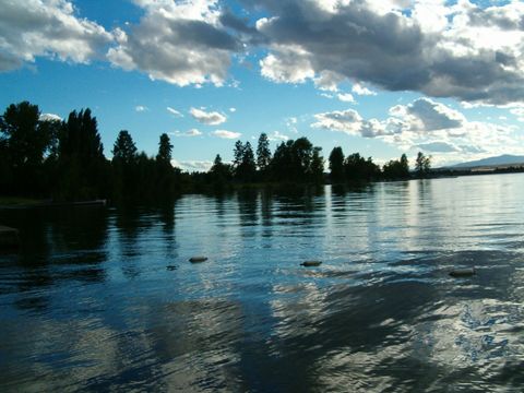 CloudsAndLakeInMontana.jpg