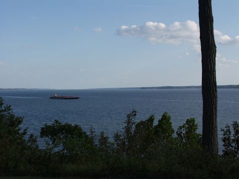 Woodlands Trace - A Barge on Kentucky Lake - NARA - 7722892.jpg