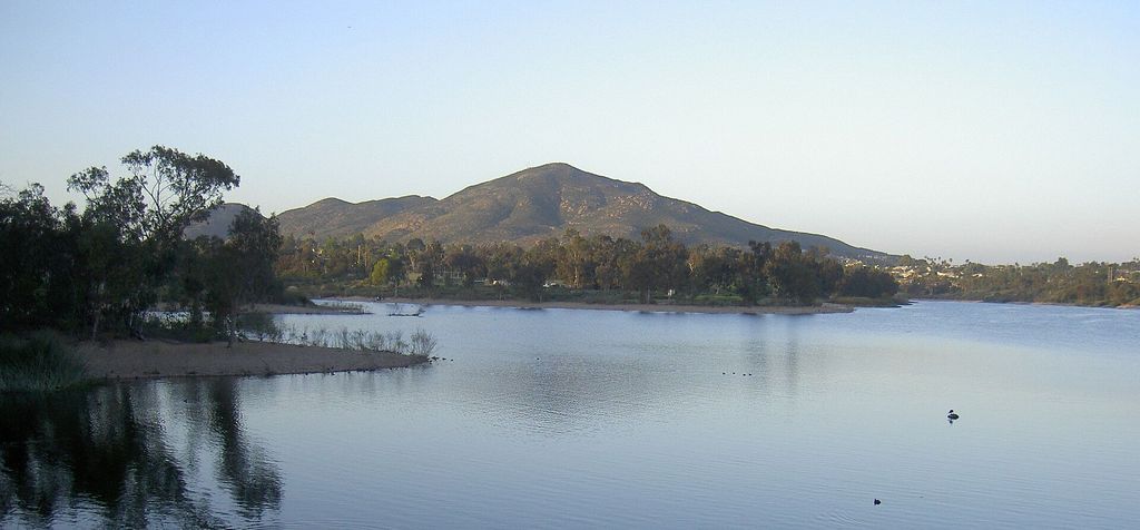 Cowles Mountain over Lake Murray in San Diego 2009.jpg