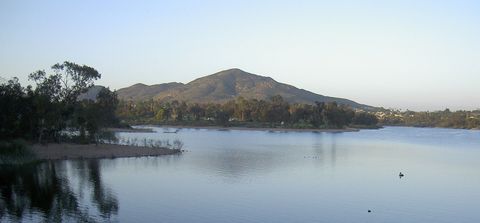 Cowles Mountain over Lake Murray in San Diego 2009.jpg