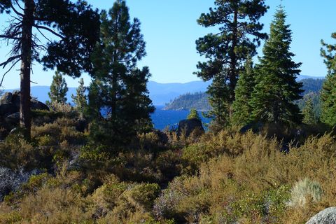 2012 Lake Tahoe - panoramio.jpg