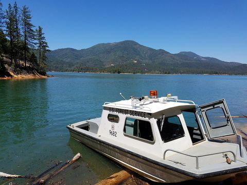Boat Patrol on Shasta Lake (27402551229).jpg