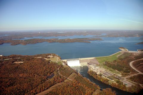 Aerial photo of Table Rock Dam, lake, and White River, October 2009.jpg